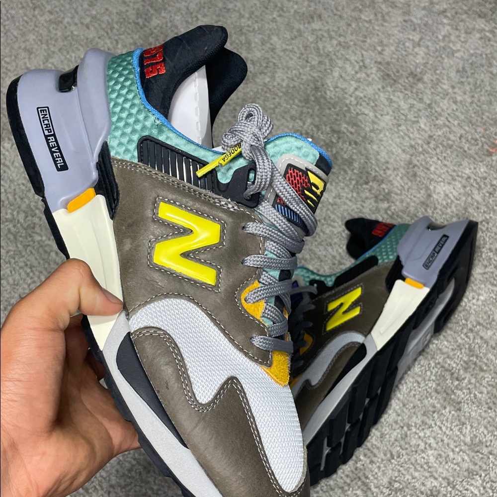 New Balance Men's Gray and Yellow Sneakers